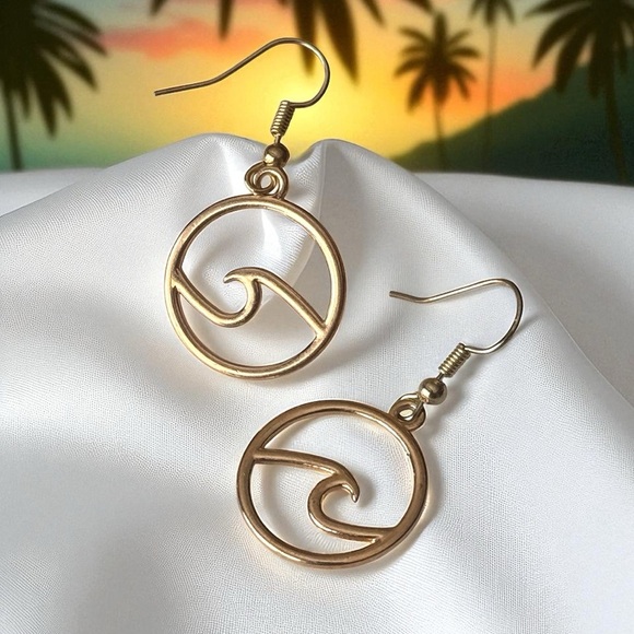 5 For $25💫Golden Ocean Wave Dangles Earrings - Picture 6 of 6